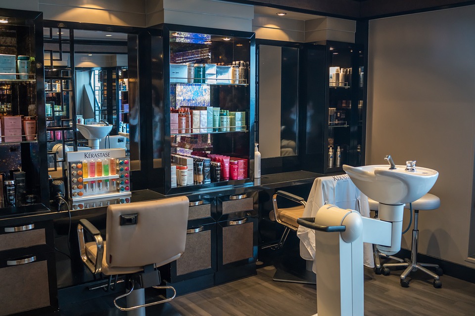 Własny salon fryzjerski – jak go założyć?